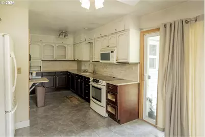 11425 NE Shaver St, Portland, OR 97220 - Photo 8