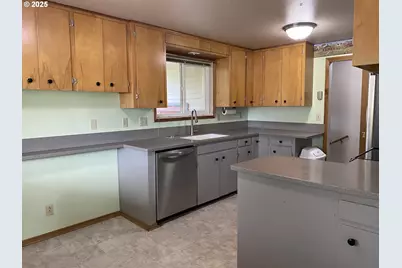 245 S 18th St, Reedsport, OR 97467 - Photo 12