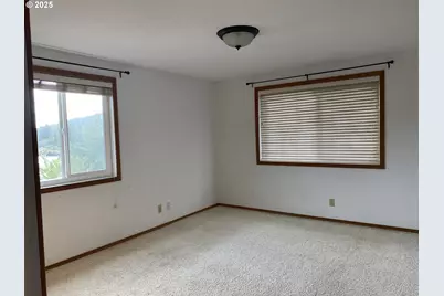 245 S 18th St, Reedsport, OR 97467 - Photo 16