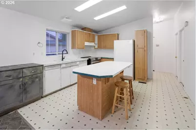 2703 J St, Springfield, OR 97477 - Photo 12