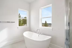18130 SW Hoover Ln, Beaverton, OR 97003 - Photo 20