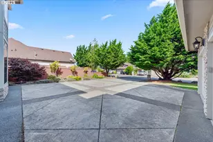 2270 Hayes St, North Bend, OR 97459 - Photo 4