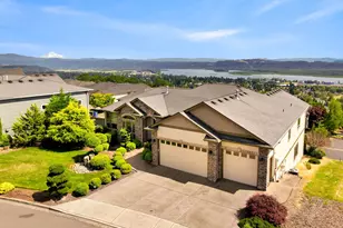 742 W Chestnut St, Washougal, WA 98671 - Photo 1