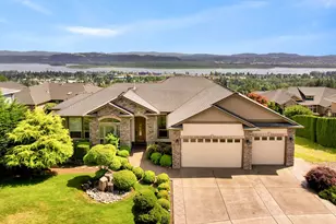 742 W Chestnut St, Washougal, WA 98671 - Photo 2