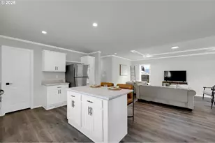 48113 Commercial St, Oakridge, OR 97463 - Photo 6