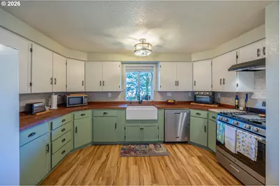 3457 W Normandy Ave, Roseburg, OR 97471 - Photo 10