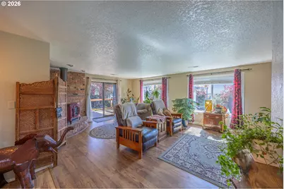 3457 W Normandy Ave, Roseburg, OR 97471 - Photo 4