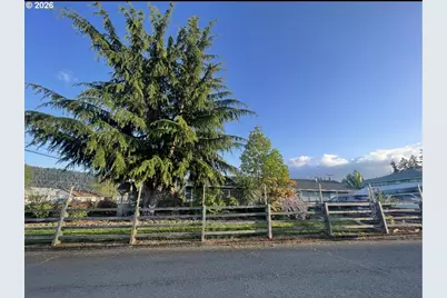 10 SW Peach Ln, Winston, OR 97496 - Photo 2