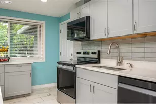 2022 SE 143rd Ave, Portland, OR 97233 - Photo 6