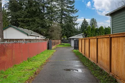 2022 SE 143rd Ave, Portland, OR 97233 - Photo 36