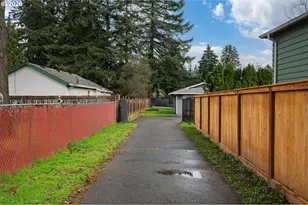 2022 SE 143rd Ave, Portland, OR 97233 - Photo 36