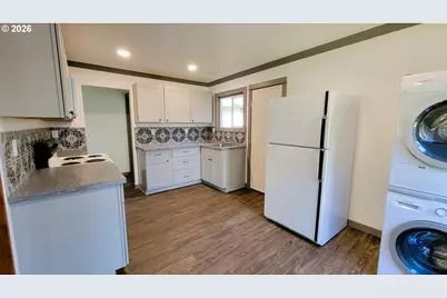 1445 W 11th Ave, Eugene, OR 97402 - Photo 22