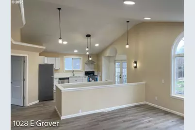 1028 E Grover Ave, Cottage Grove, OR 97424 - Photo 4