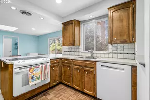 7150 SW Hyland Way Ct, Beaverton, OR 97008 - Photo 10