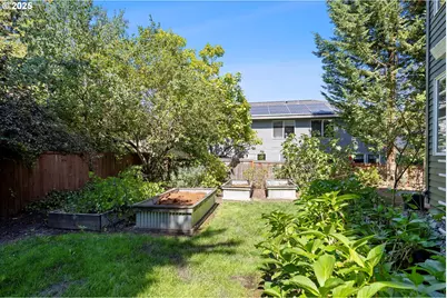 975 NE Ayrshire Dr, Hillsboro, OR 97124 - Photo 44