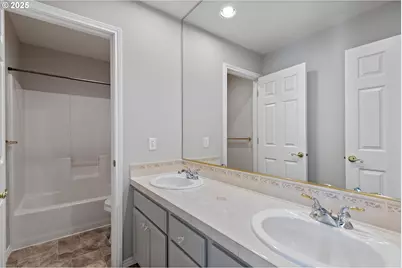 975 NE Ayrshire Dr, Hillsboro, OR 97124 - Photo 40