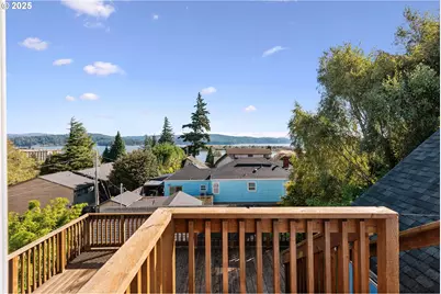 584 Exchange St, North Bend, OR 97459 - Photo 6