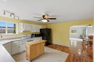 584 Exchange St, North Bend, OR 97459 - Photo 12