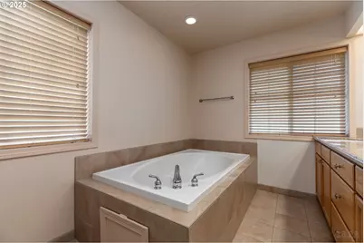 550 Skookum Ct, Columbia City, OR 97018 - Photo 16