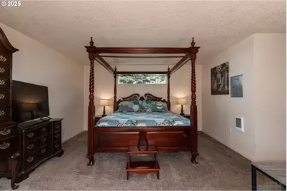 550 Skookum Ct, Columbia City, OR 97018 - Photo 12