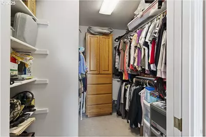 17121 SE Bearspaw St, Portland, OR 97236 - Photo 38