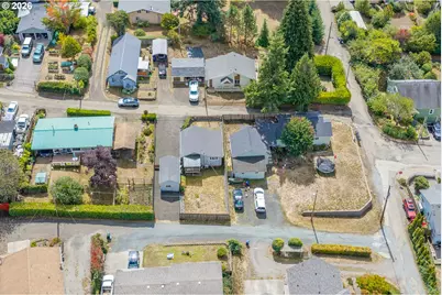 830 E 10th St, Coquille, OR 97423 - Photo 4