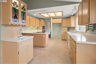 812 Marilyn Ct, Springfield, OR 97477 - Photo 6