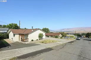 1705 Nevada St, The Dalles, OR 97058 - Photo 2