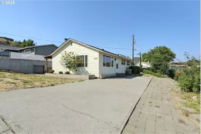 1705 Nevada St, The Dalles, OR 97058 - Photo 1