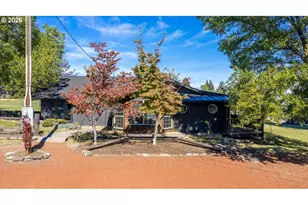 2097 NW Helmholtz Way, Redmond, OR 97756 - Photo 2
