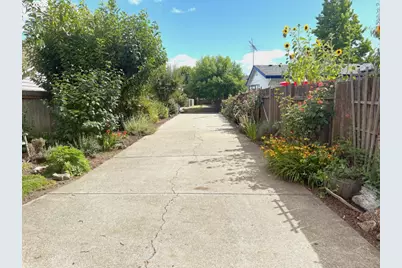 1642 SE Cortland Ave, Dallas, OR 97338 - Photo 32