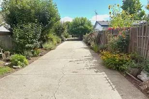 1642 SE Cortland Ave, Dallas, OR 97338 - Photo 32