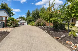 1642 SE Cortland Ave, Dallas, OR 97338 - Photo 24