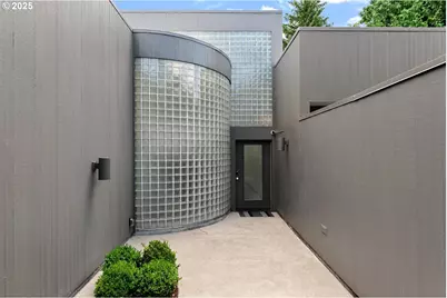 2725 SW Sherwood Dr, Portland, OR 97201 - Photo 1