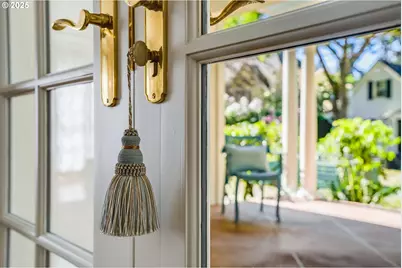 629 SE Saint Andrews Dr, Portland, OR 97202 - Photo 8