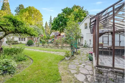 629 SE Saint Andrews Dr, Portland, OR 97202 - Photo 44