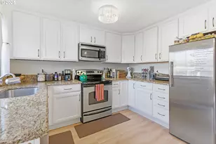 2215 E Oak Dr, Newberg, OR 97132 - Photo 12