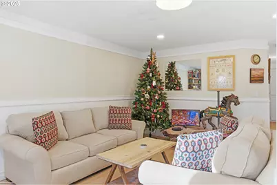 2215 E Oak Dr, Newberg, OR 97132 - Photo 4