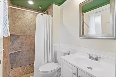 2215 E Oak Dr, Newberg, OR 97132 - Photo 22