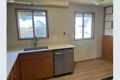 4130 Scenic Dr, Eugene, OR 97404 - Photo 10