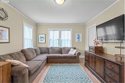 789 Hall St, Woodburn, OR 97071 - Photo 2