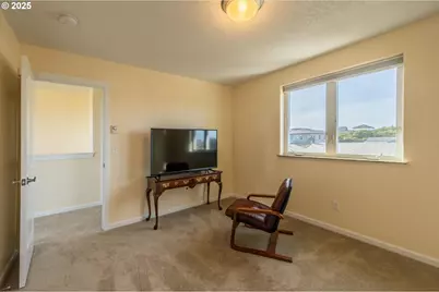 757 Newport Ave SW, Bandon, OR 97411 - Photo 32