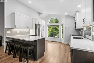 4538 SW Vacuna St, Portland, OR 97219 - Photo 4