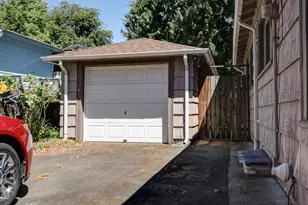 3801 SW Plum St, Portland, OR 97219 - Photo 2