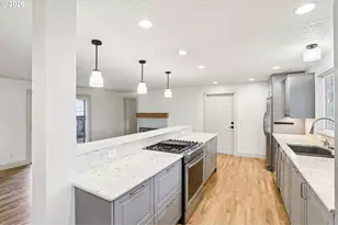 18655 SE Yamhill Cir, Portland, OR 97233 - Photo 8