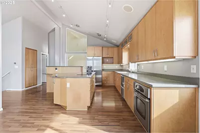 5239 N Emerson Dr, Portland, OR 97217 - Photo 12