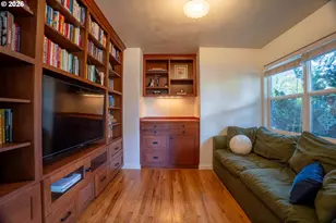 10316 NE Sacramento St, Portland, OR 97220 - Photo 8