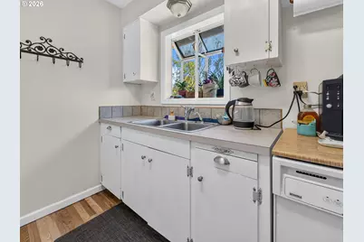 1232 NW Nye St, Newport, OR 97365 - Photo 12