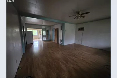 1638 SE Mill St, Roseburg, OR 97470 - Photo 2