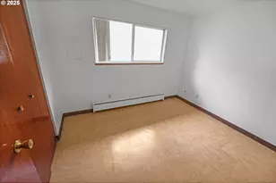 1910 SE Stark St, Portland, OR 97214 - Photo 8